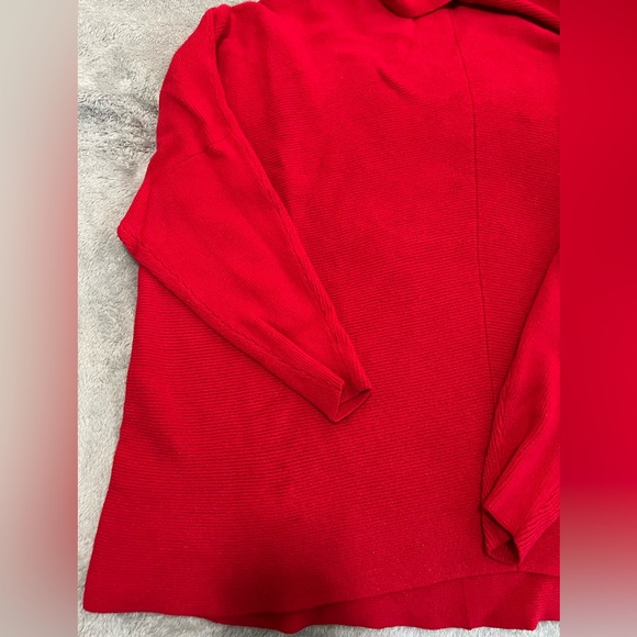 •SOLD•♦️Asymmetrical Red Turtleneck Sweater ♦️ - Picture 5 of 5